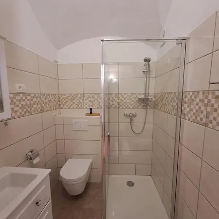 Grad Tustanj Oda ve Kahvaltı Moravce