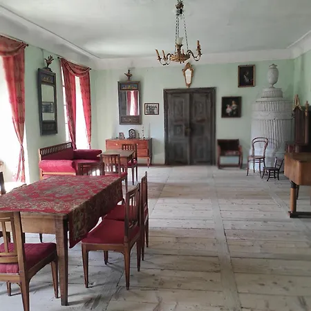 Grad Tustanj Oda ve Kahvaltı Moravce