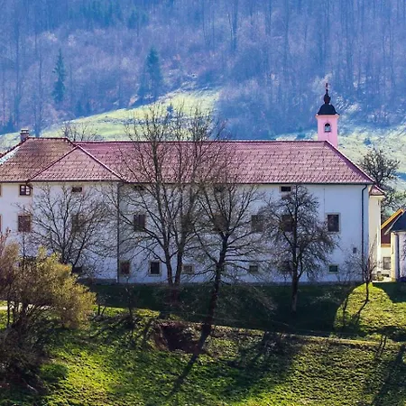 Oda ve Kahvaltı Grad Tustanj Moravce