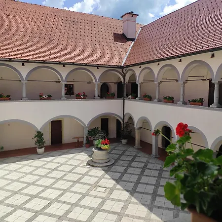 Grad Tustanj Nočitev z zajtrkom