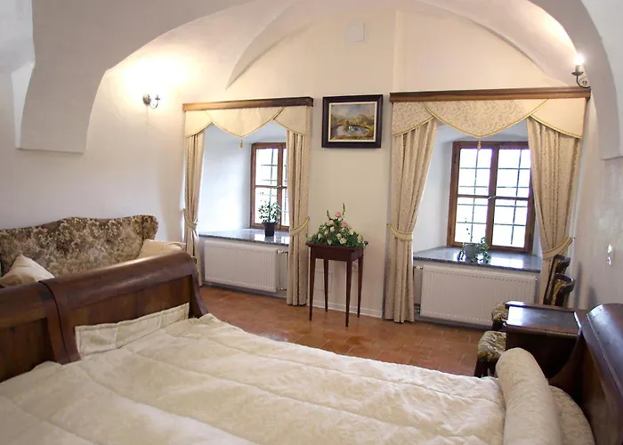 Grad Tustanj Bed & Breakfast
